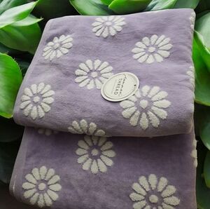 Common Thread S/2 Bath Towels Lilac Flowers Purple White Floral